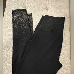 Womens black workout leggings. Size M.